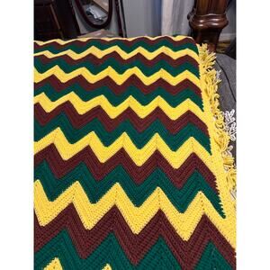 1970s crocheted afghan. 74x48 great condition‎
